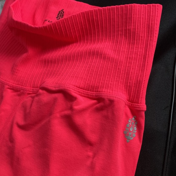 FREE People Good Karma Leggings - Neon Coral - Size M/L NWT - Picture 3 of 3